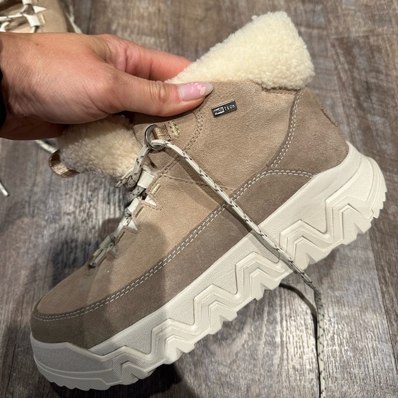 Uggs winter boot - Picture 3 of 6